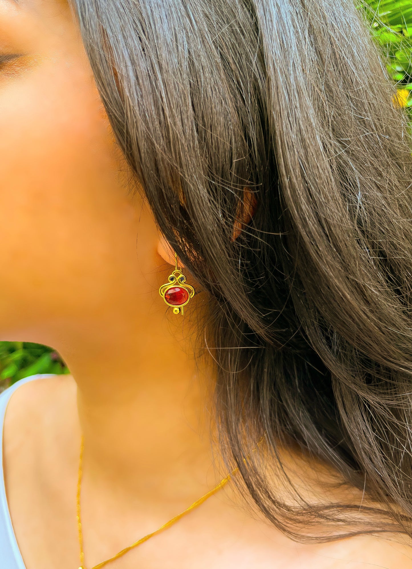 Granate earrings gold