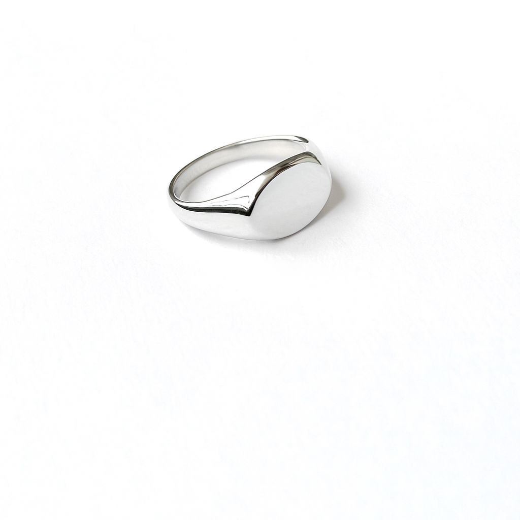Oval ring white