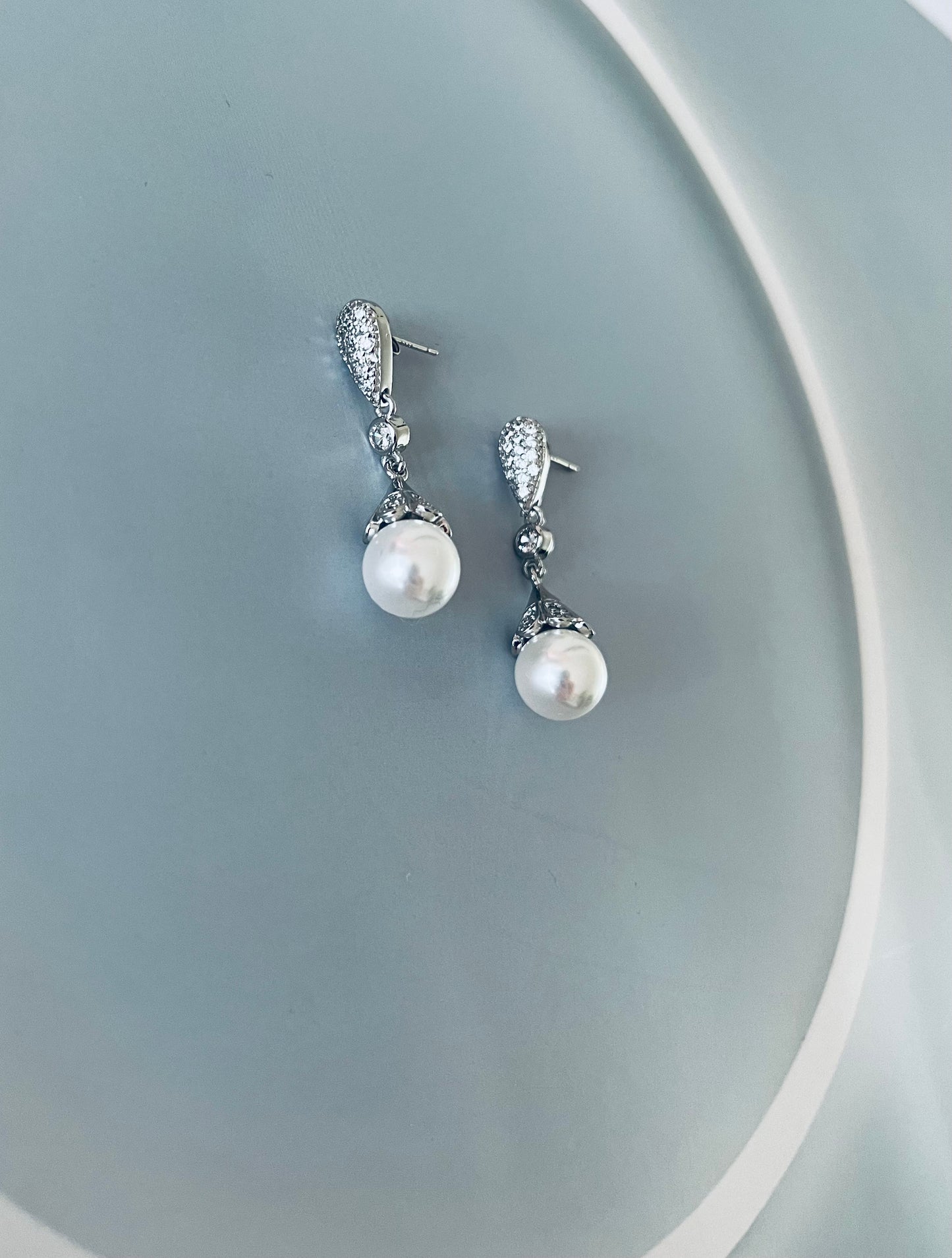 White gold pearl earrings