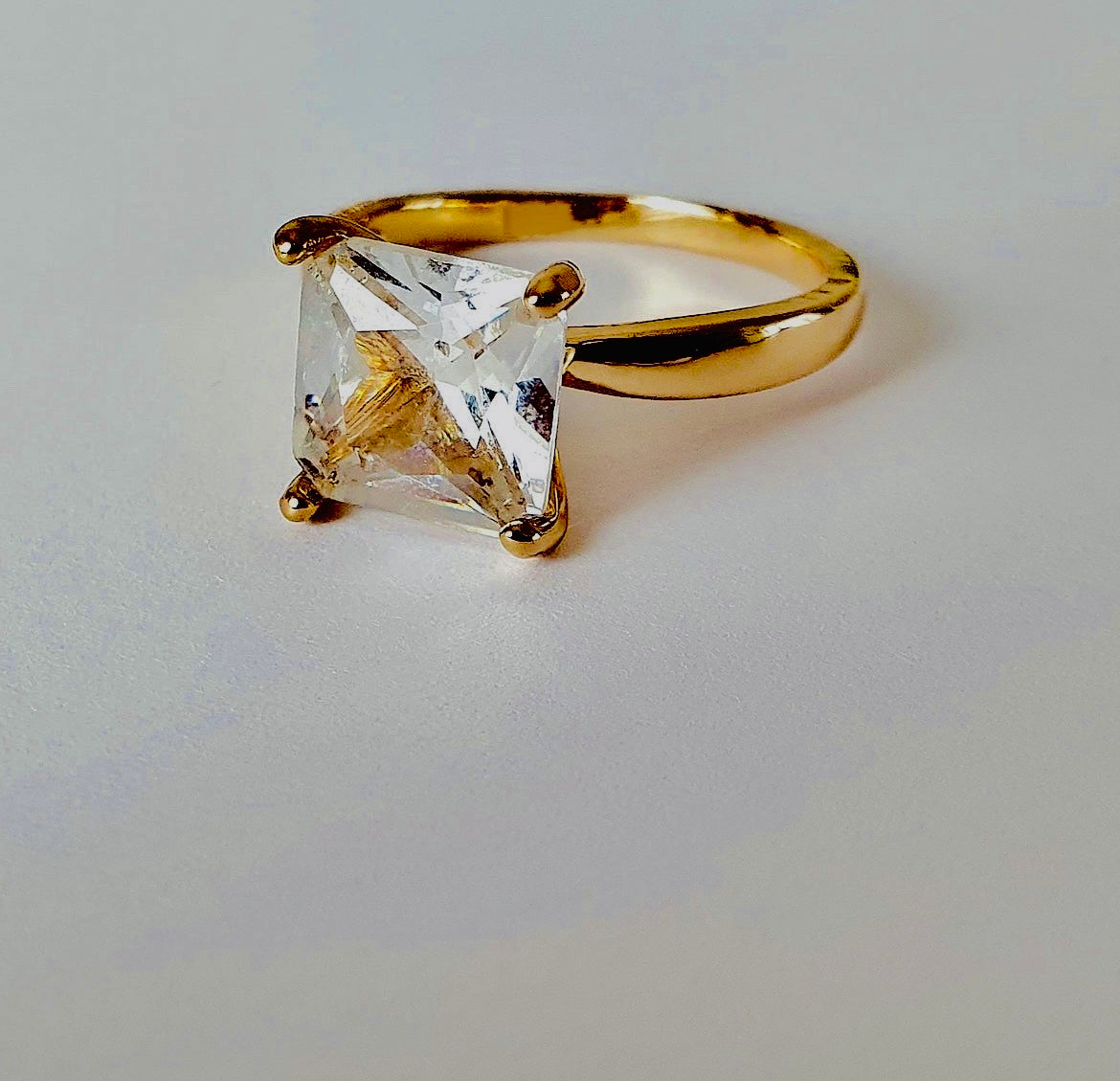 Bague dorée cristal carrée