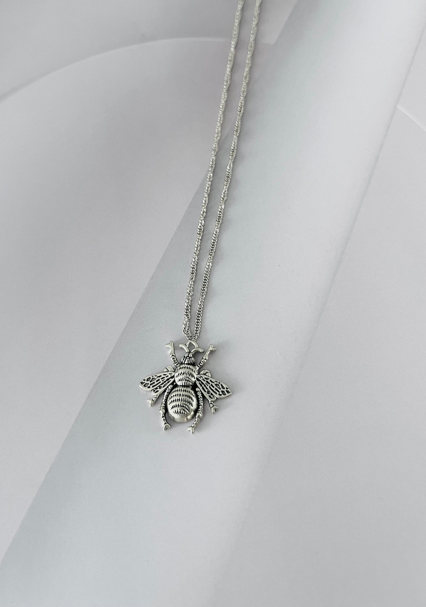 Honeybee pendant Silver