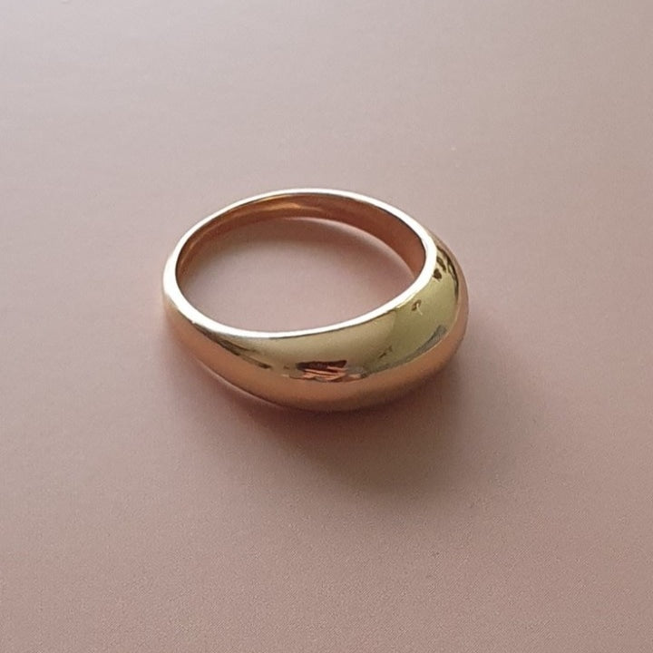 Smooth ring yellow gold