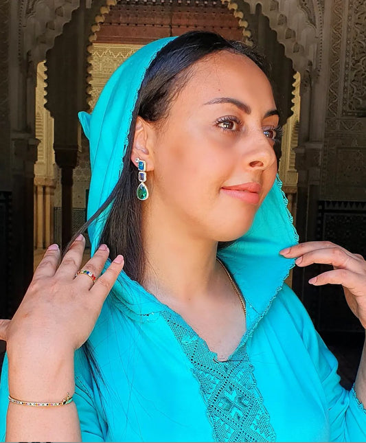 Golden earrings with diamonds and Topaz